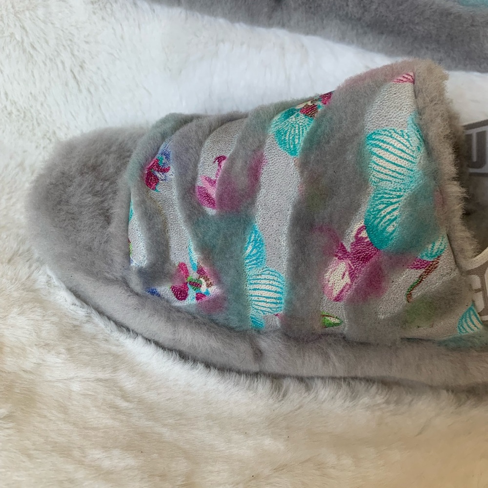 UGG SLIDE SLIPPERS - Picture 3 of 7